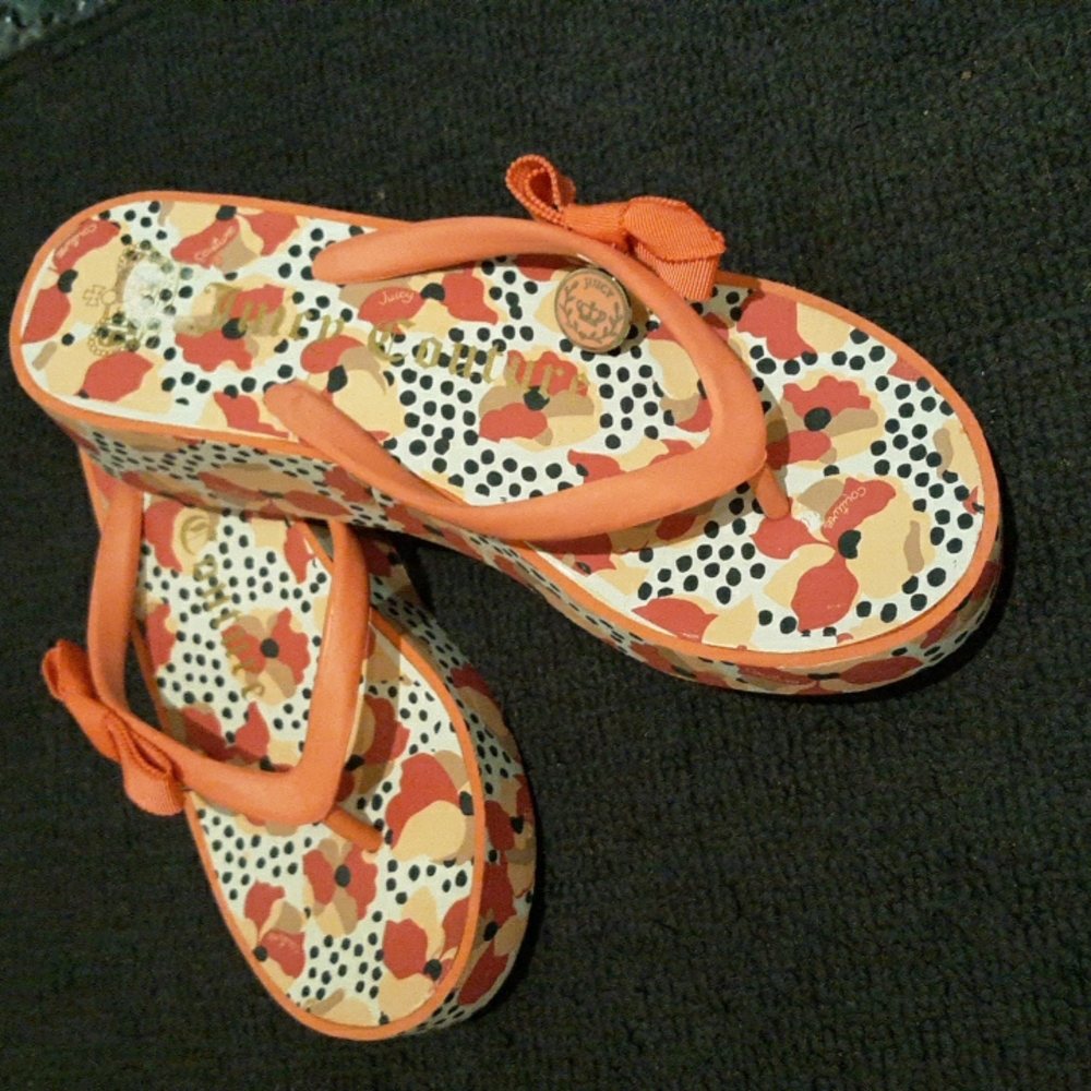 Cute Juicy Couture flip flops Size 5.5